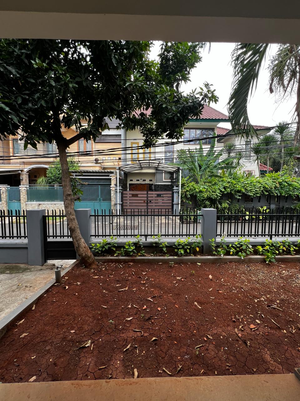 Ejde.Rumah di Sewakan Semi Furnish di Kemanggisan, Jakarta Barat